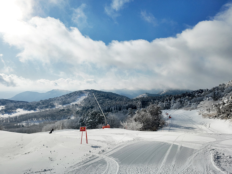 峰山高原リゾート WHITE PEAK|ウィンタースポーツのポータルサイト
